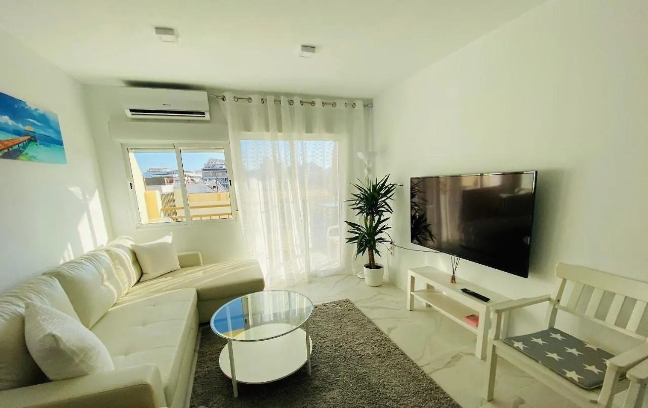 Fresh And Modern Delux Apartment In 1 Min From The Beach! 丰希罗拉